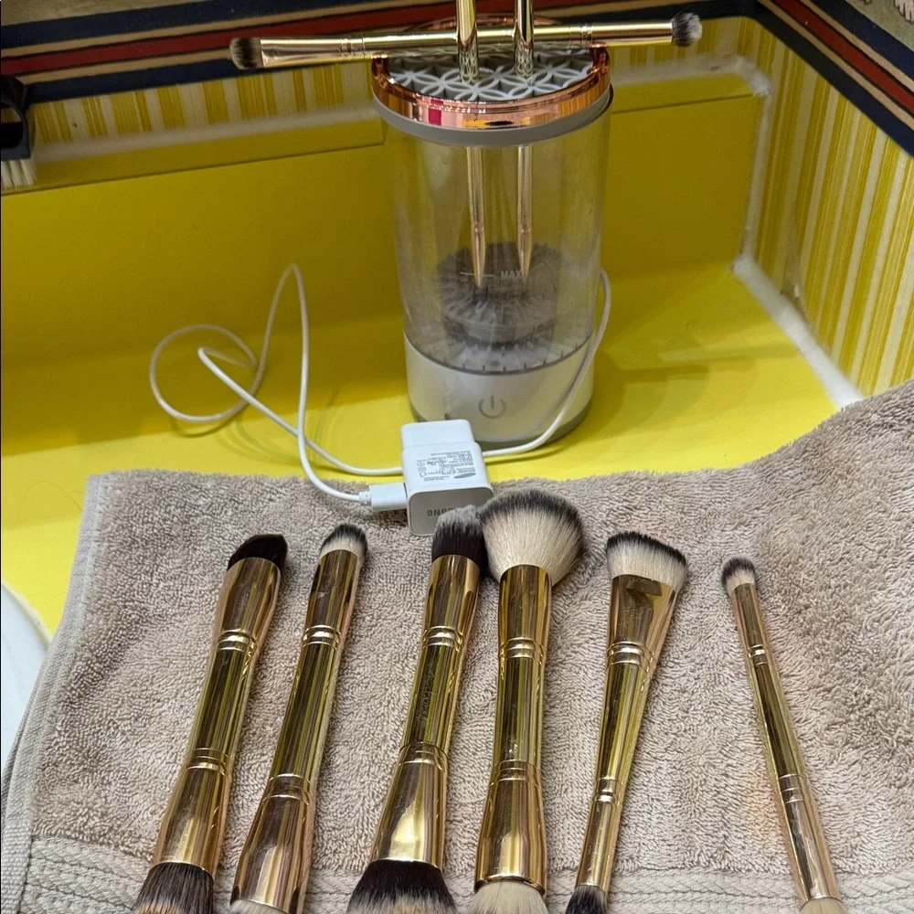 Makeup brush cleaning tool. electric USB cable charger. Used